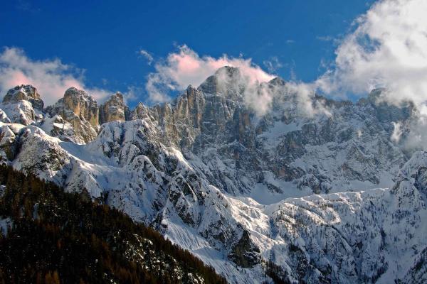 Noleggio online sci per vacanze a Madonna di Campiglio sulla Skiarea Dolomiti Campiglio